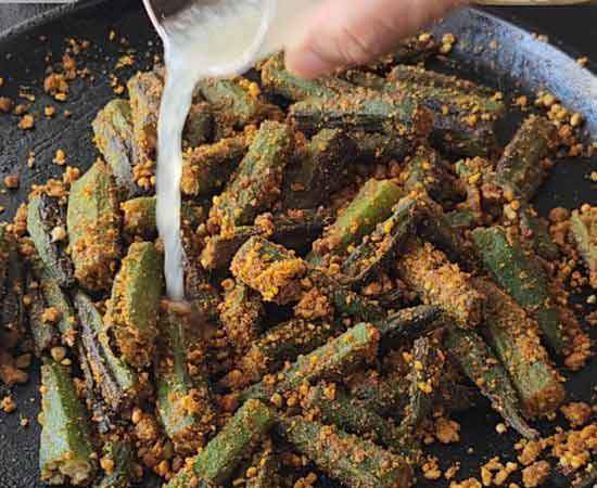 Adding lemon juice in bhindi fry.