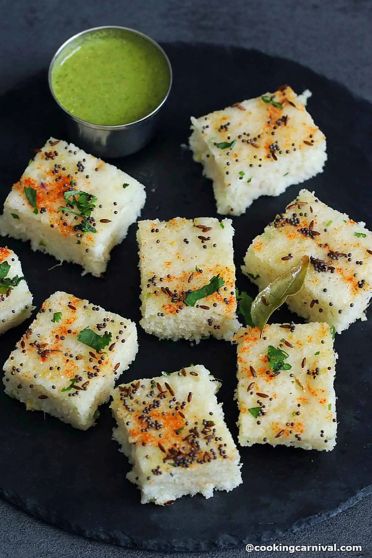 Suji dhokla served in a plate with green chutney