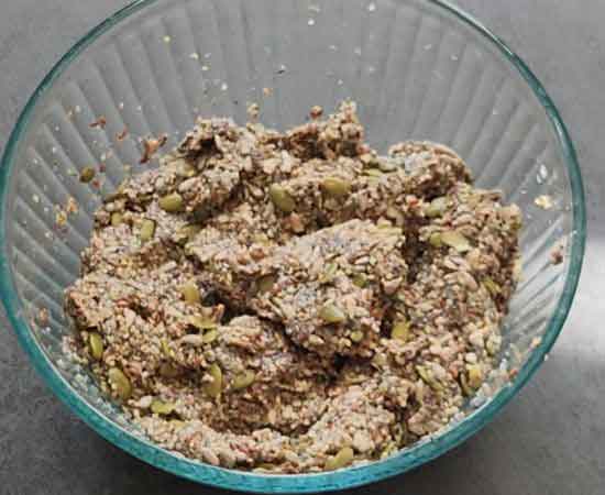 six seeds cracker mixture.
