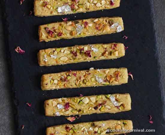baked mawa gujiya cookie sticks.