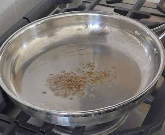 saute cumin seeds in oil